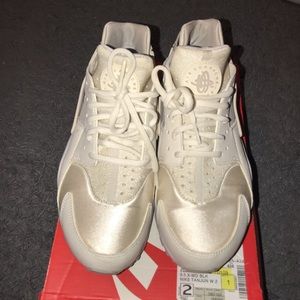 Champagne Nike Huaraches ✔️